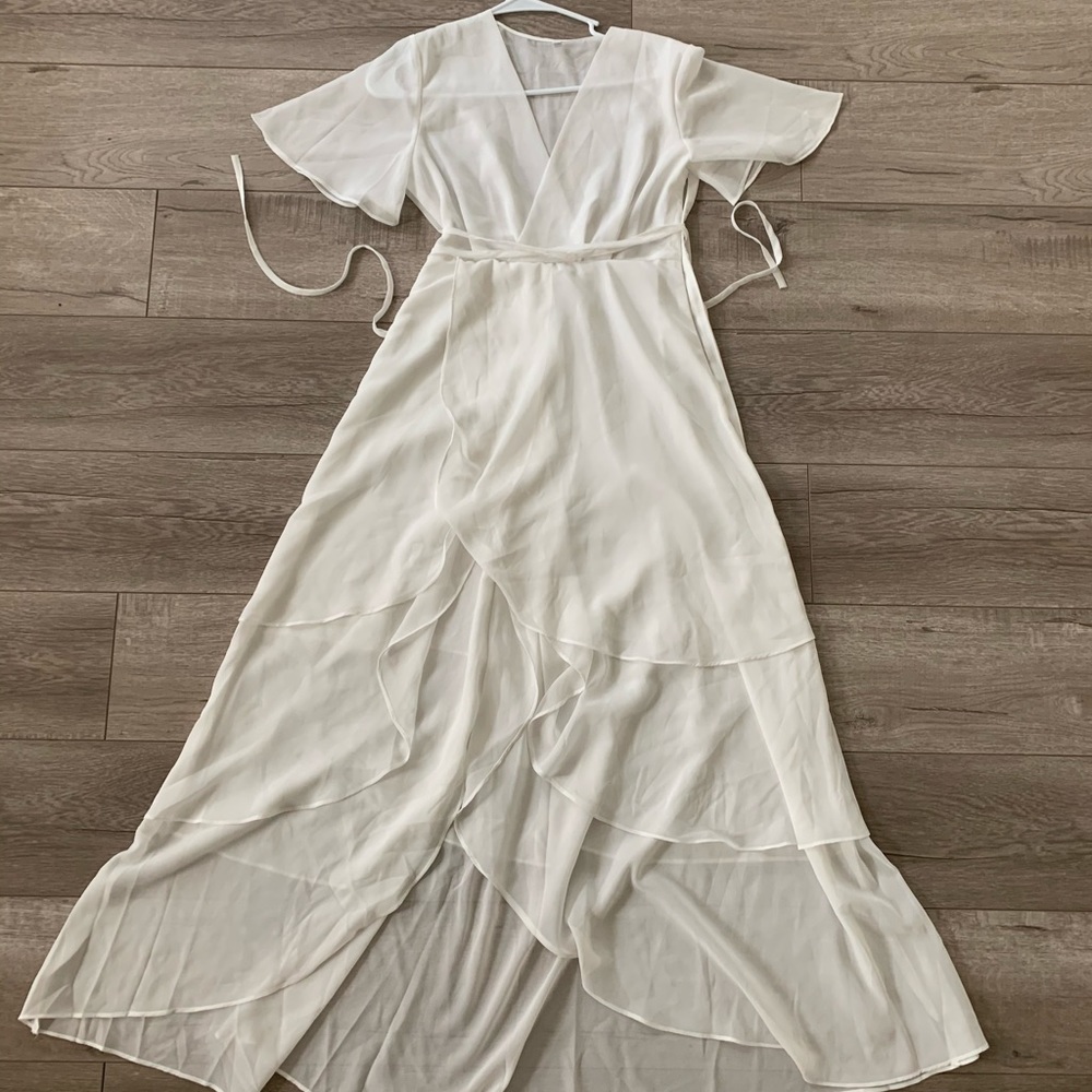 White flowy v-neck dress size XL (runs small)